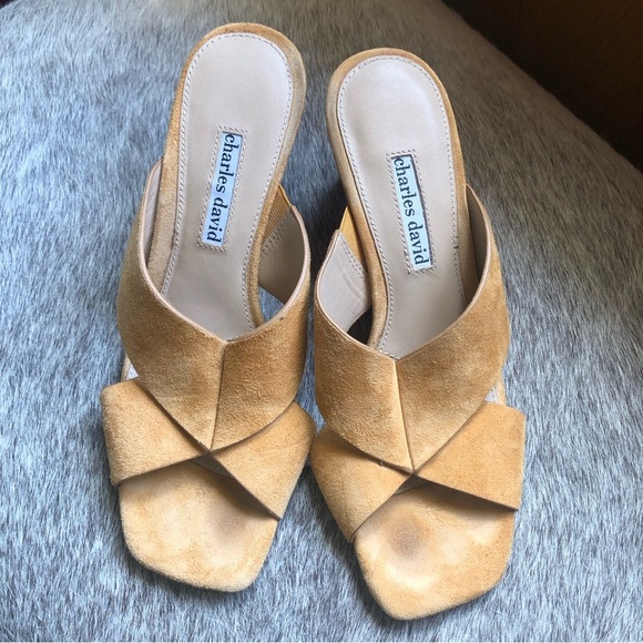 Charles David Testify kid suede in caramel color slip on sandal 2.5 heel size 7 - Picture 1 of 7